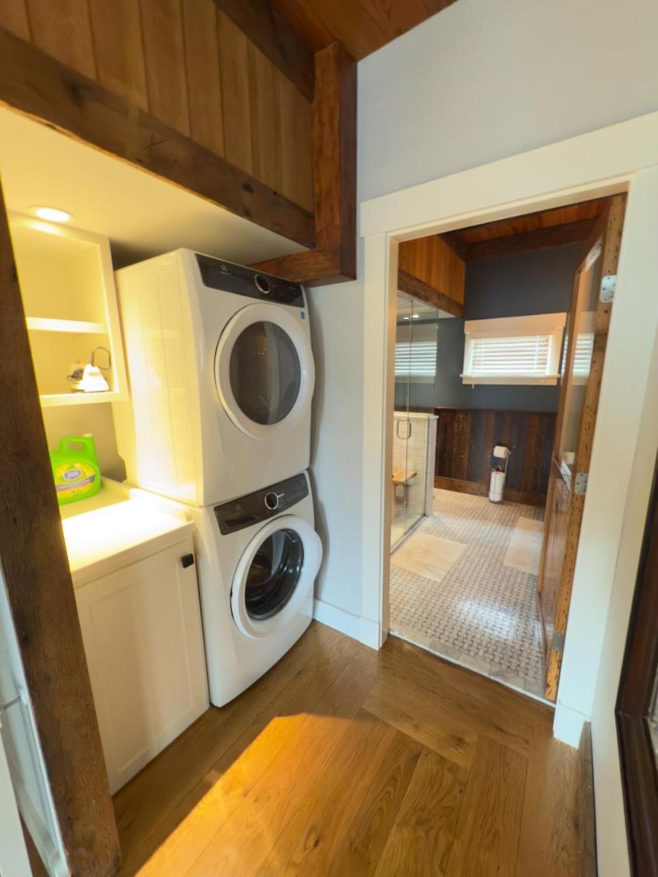 Magical Post And Beam Loft Downtown Newport!酒店 外观 照片