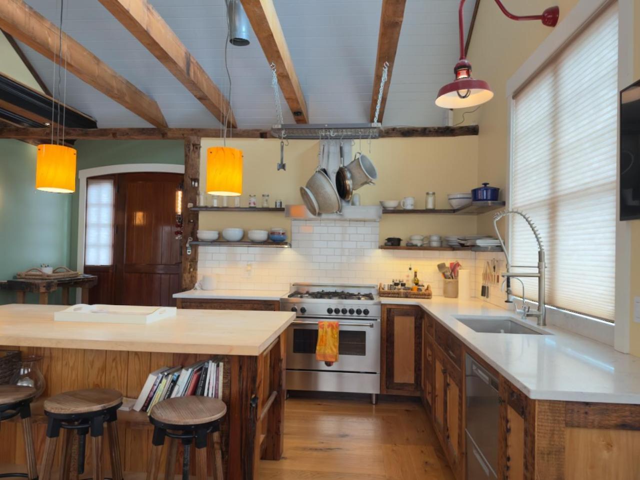 Magical Post And Beam Loft Downtown Newport!酒店 外观 照片