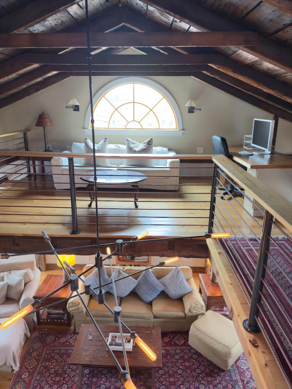 Magical Post And Beam Loft Downtown Newport!酒店 外观 照片