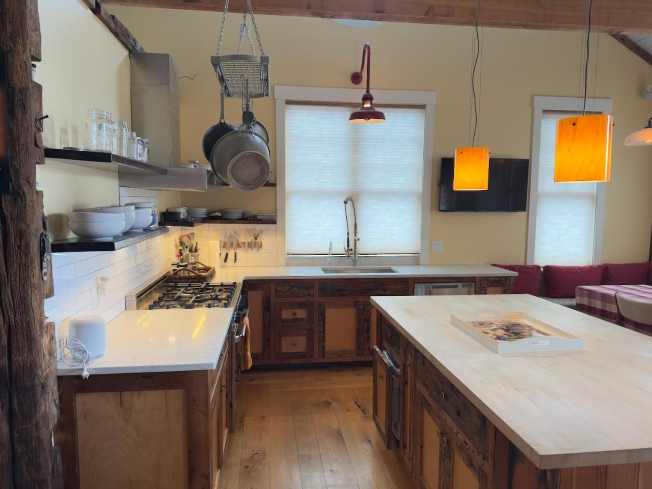Magical Post And Beam Loft Downtown Newport!酒店 外观 照片