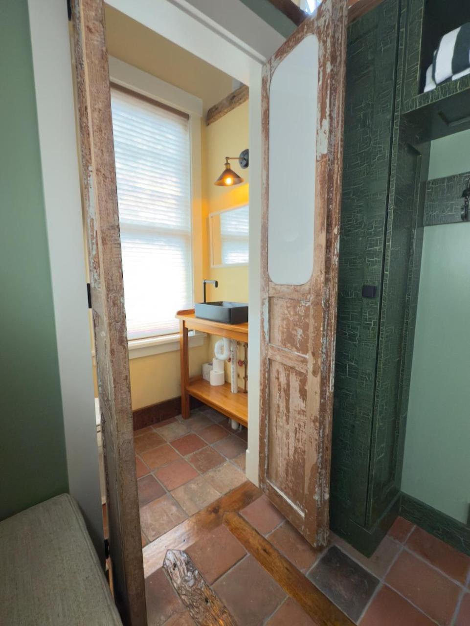 Magical Post And Beam Loft Downtown Newport!酒店 外观 照片